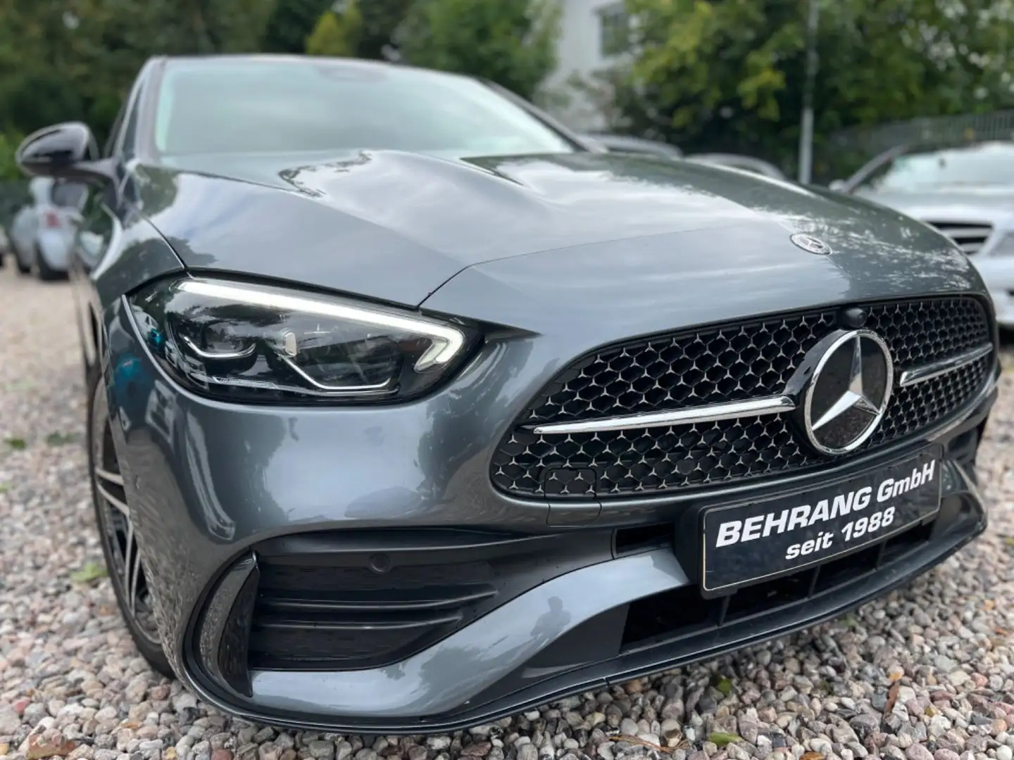 Mercedes-Benz C 180 C180 AMG-LINE+NIGHTPAKET*CARPLAY*1.HAND* Grau - 2