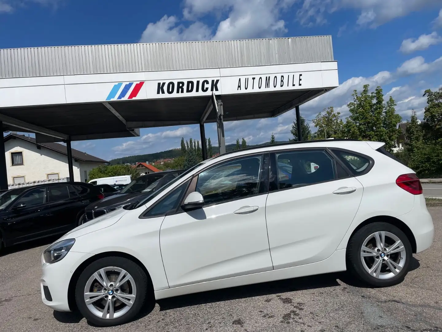 BMW 218 218i ACTIVE TOURER "ADVANTAGE"/KLIMAAUT/SHZ/PDC Weiß - 1