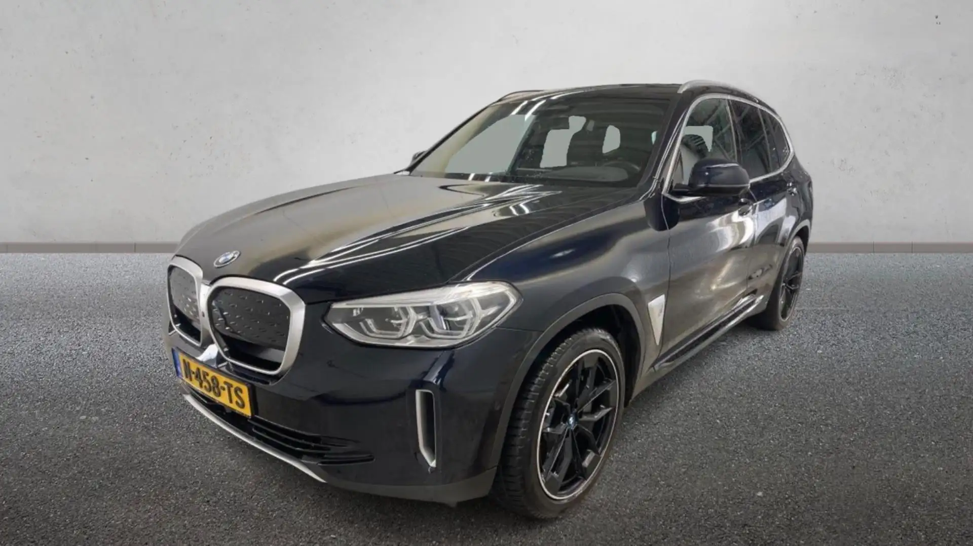 BMW iX3 High Executive 80 kWh VERWACHT (PANORAMADAK, SoH 9 Noir - 1