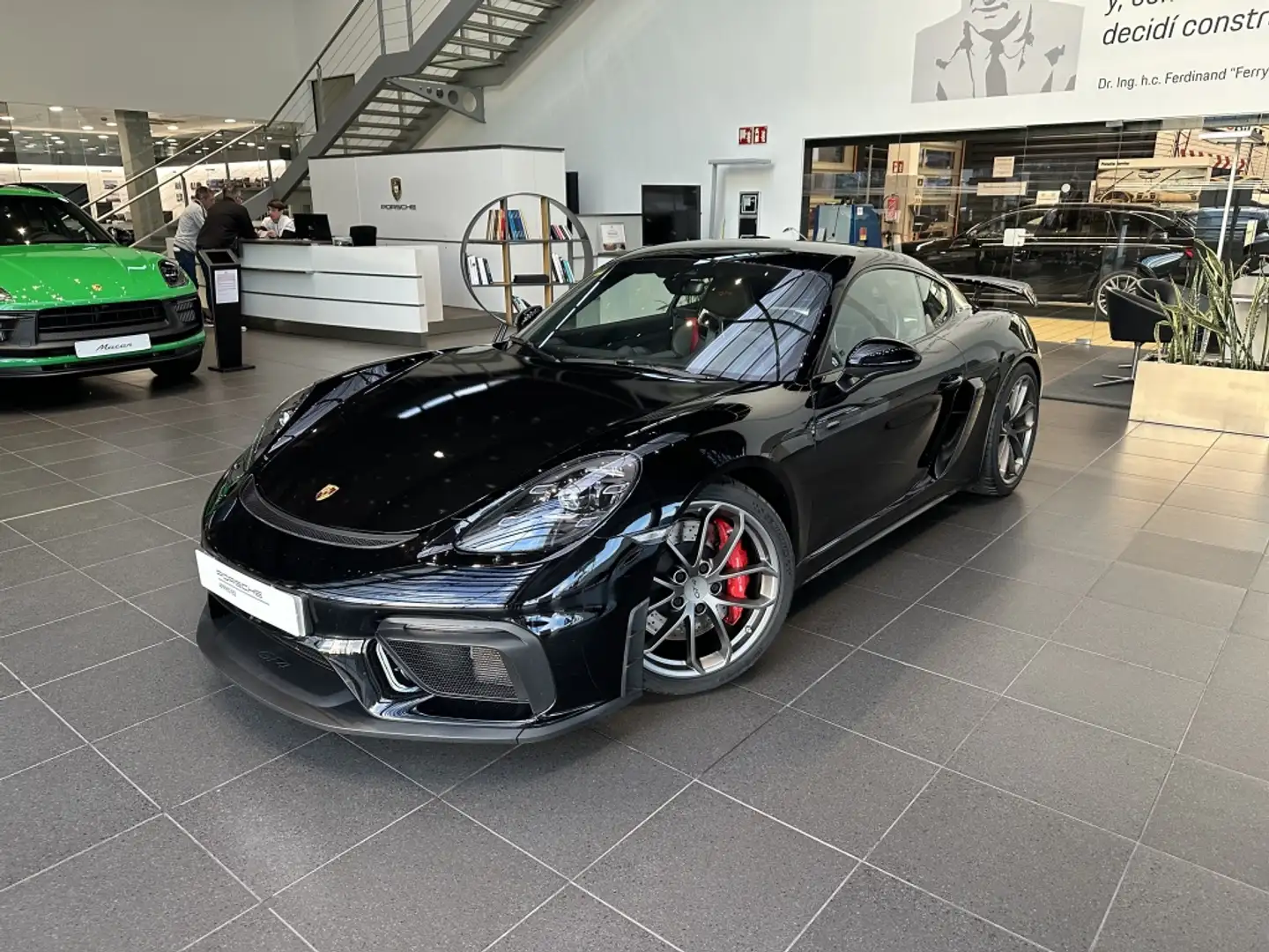 Porsche Cayman GT4 Zwart - 1