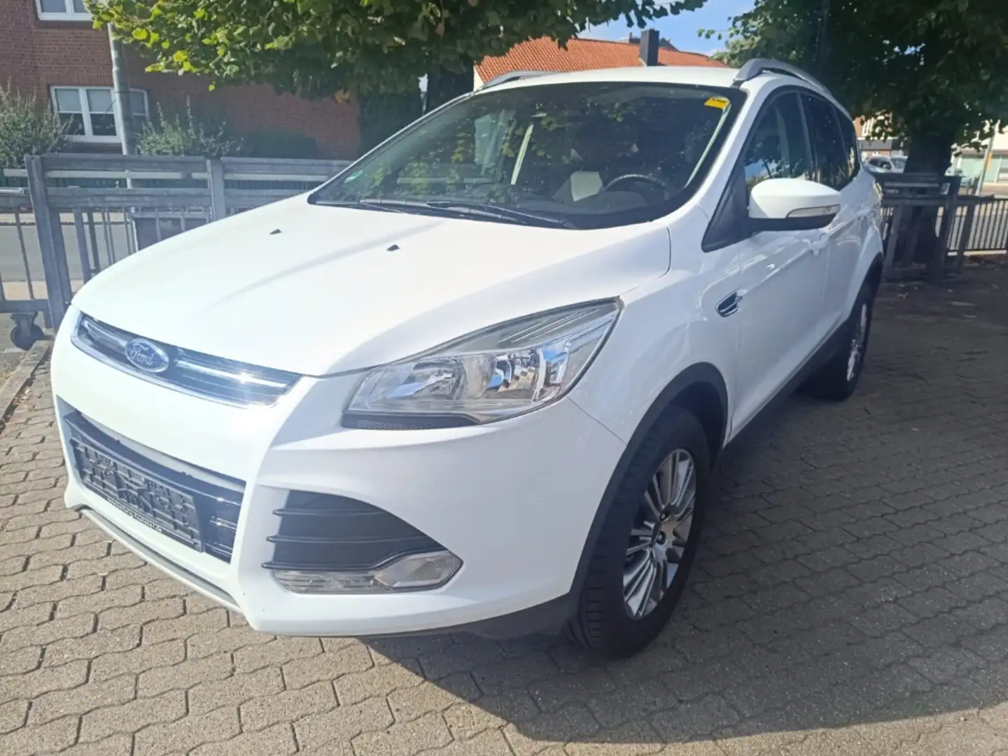 Ford Kuga TITANIUM KLIMAAUTOMATIK / LMF /  PDC / WINTER-PAKE Blanc - 2