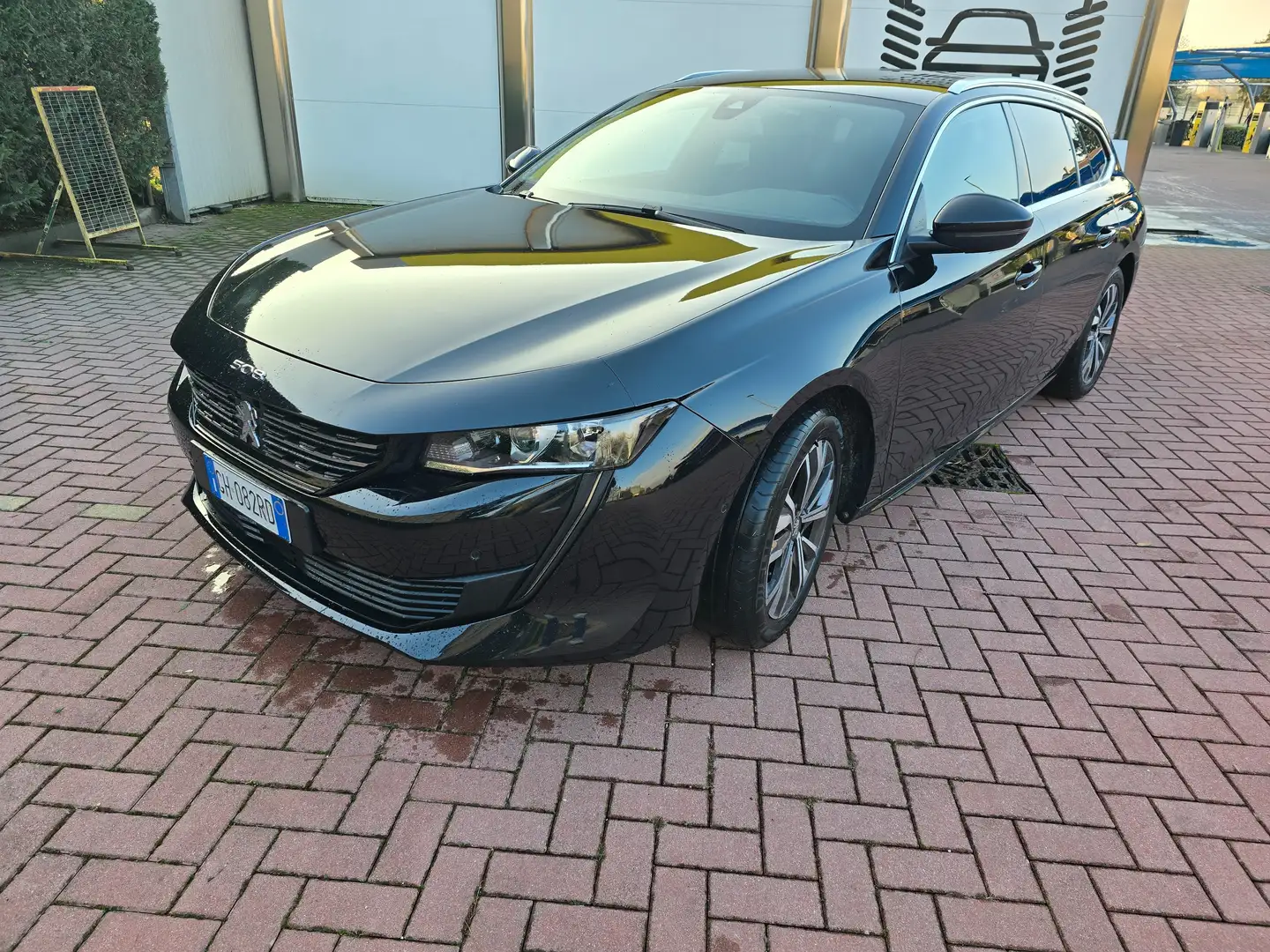 Peugeot 508 2022 5P  BLUEHDI 130 PACK SW S/S EAT8 (AUTOCARRO) Noir - 1