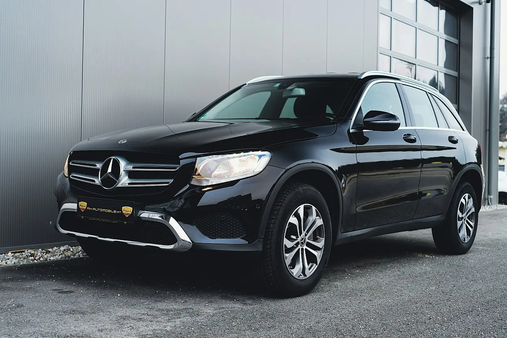 Mercedes-Benz GLC 250 4MATIC Aut., 8-Fach, Navi, elektr. Heckklappe, ... Schwarz - 2