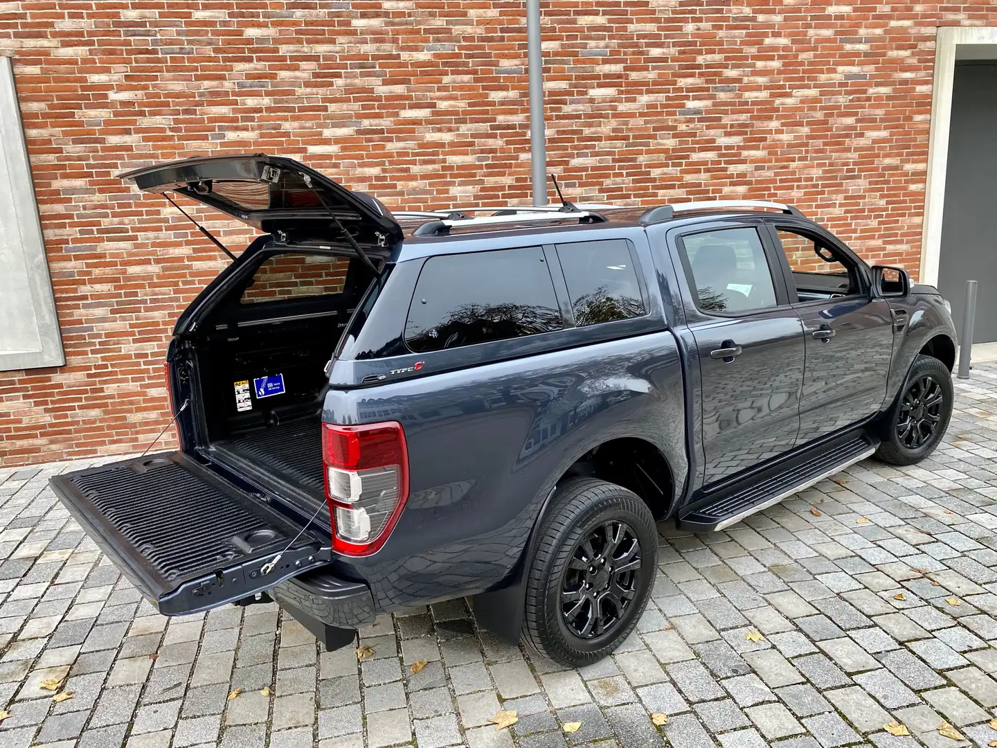 Ford Ranger Wildtrak Doppelkabine - VOLLAUSSTATTUNG + HARDTOP Grau - 1