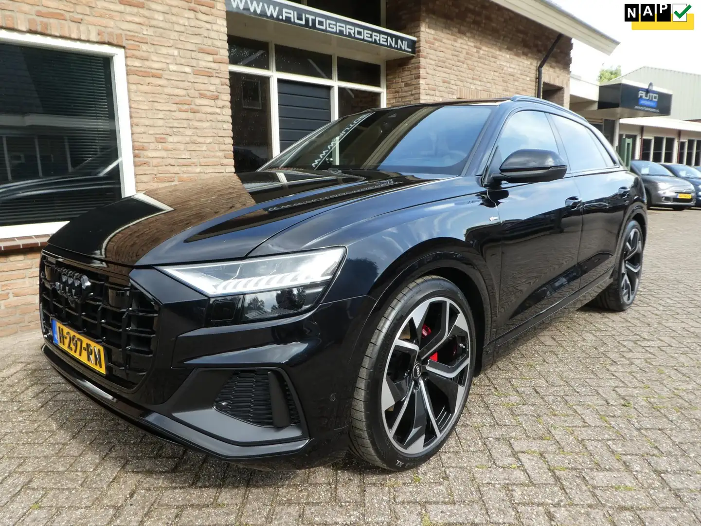 Audi Q8 50 TDI quattro Pro Line S-Line / Leder / Panoramda Zwart - 1