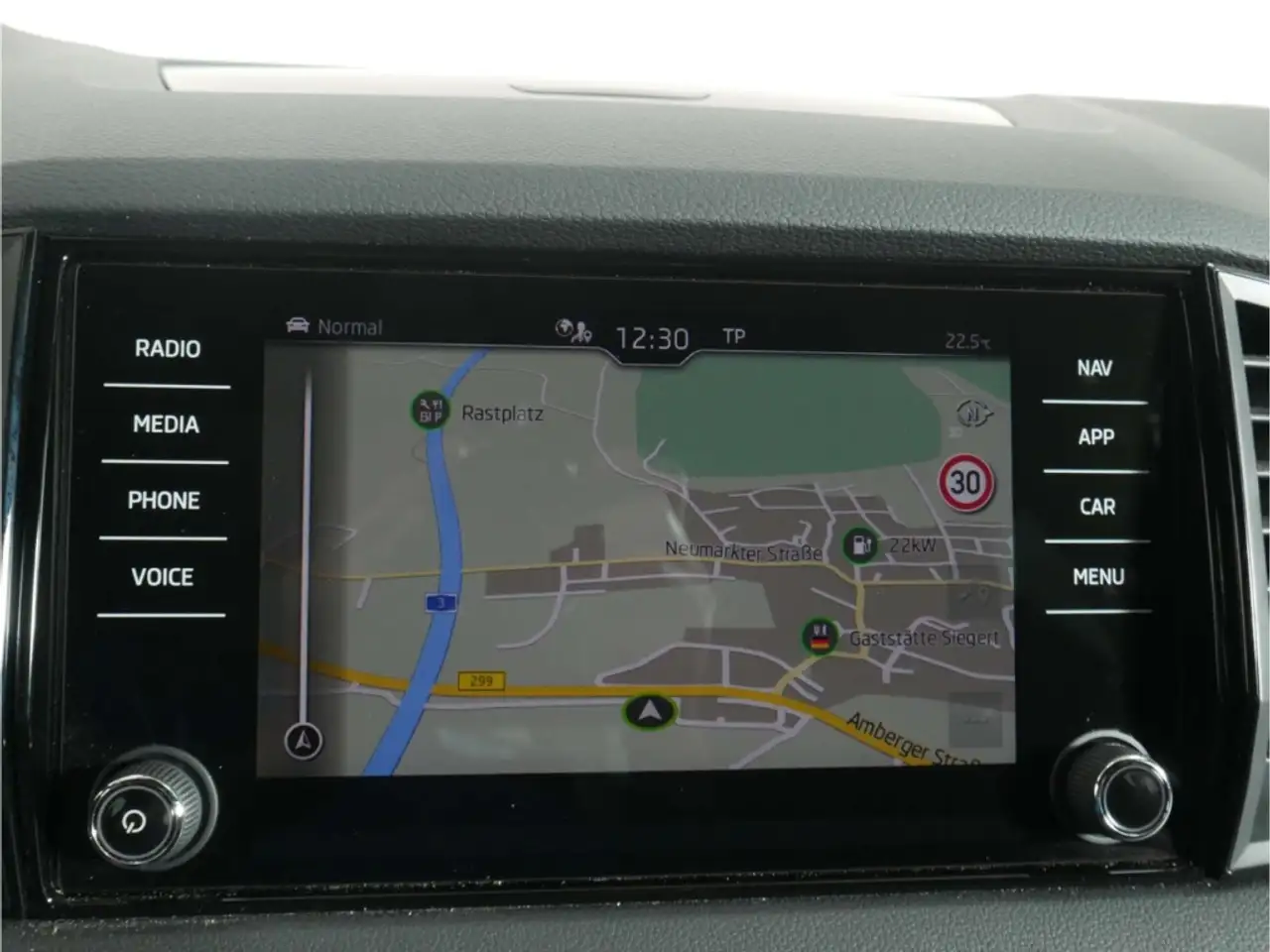 Skoda Karoq 1.5 TSI DSG Sportline AHK/NAV/LED/Kamera, миниатюра 23
