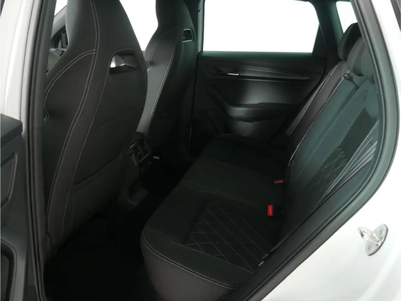 Skoda Karoq 1.5 TSI DSG Sportline AHK/NAV/LED/Kamera, миниатюра 13