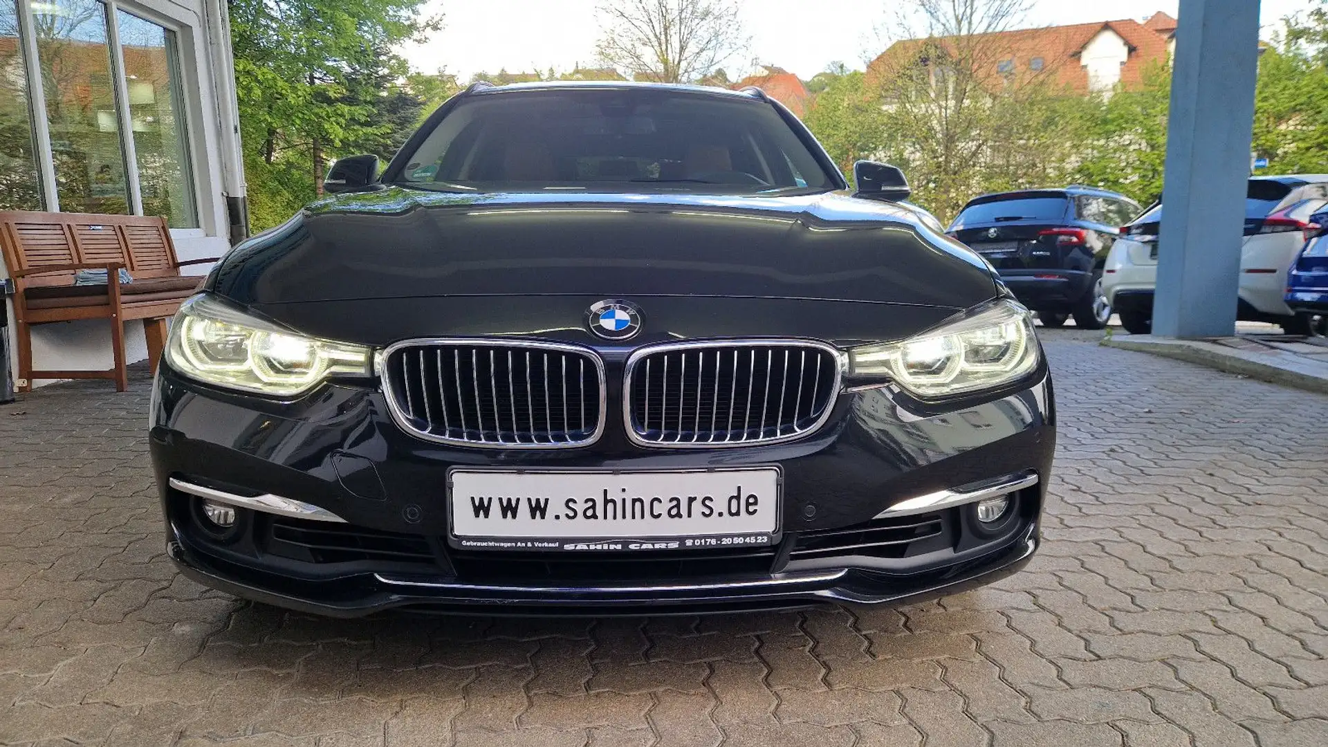 BMW 330 d Tour. xDrive LEDER/PANO/NAVI/HEADUP/LED/AHK Чорний - 2