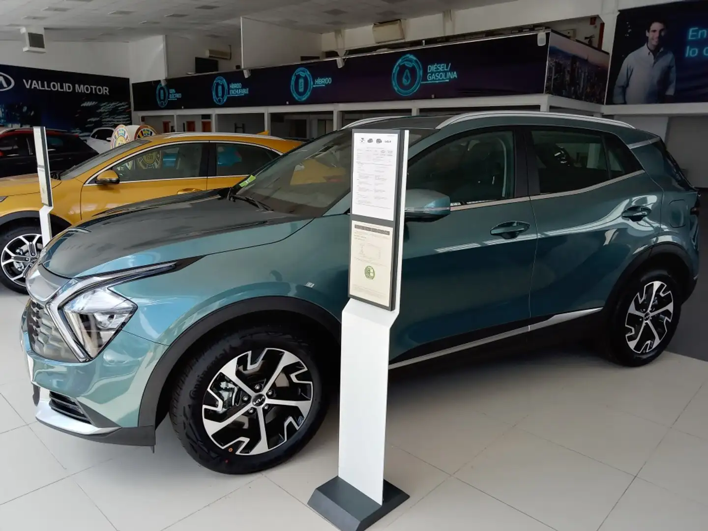 Kia Sportage 1.6 T-GDi HEV Drive 215 Gris - 1