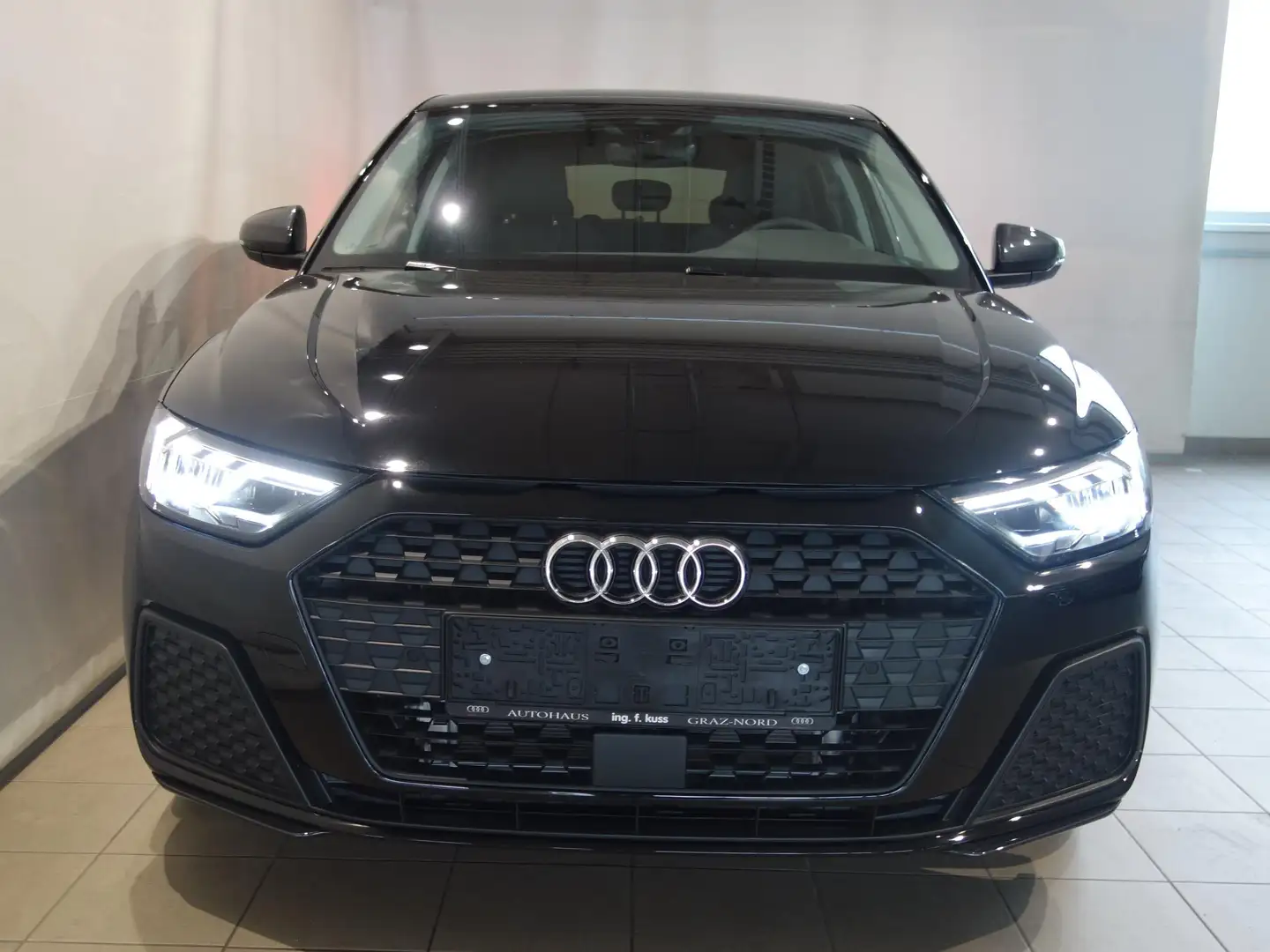 Audi A1 25 TFSI intense Schwarz - 2