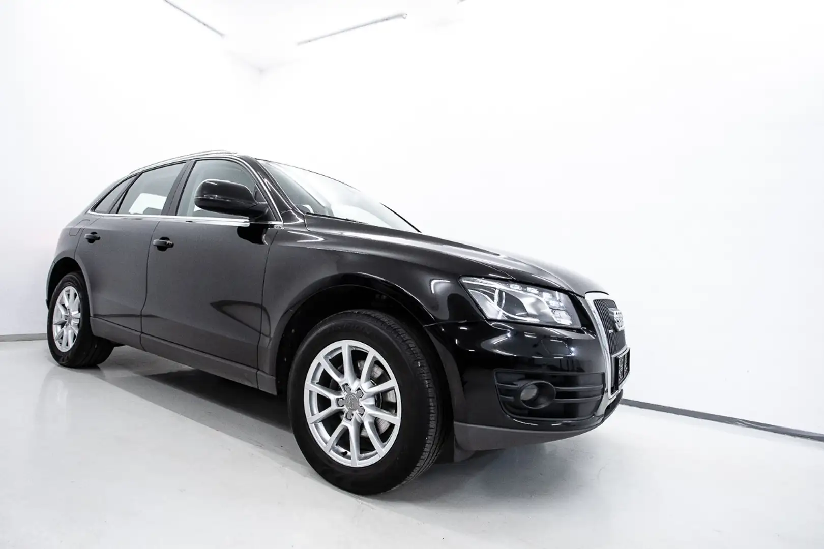 Audi Q5 2,0 TDI quattro DPF Noir - 1