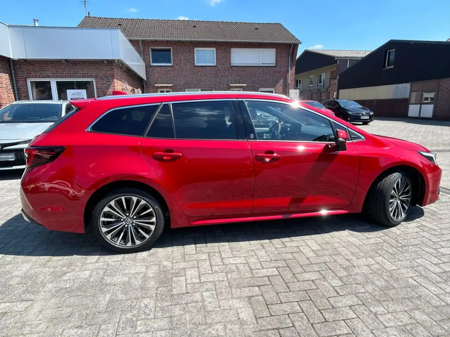 Toyota Corolla 2.0 Hybrid Touring Sports Teamplayer (ZE1HE) Rot - 2