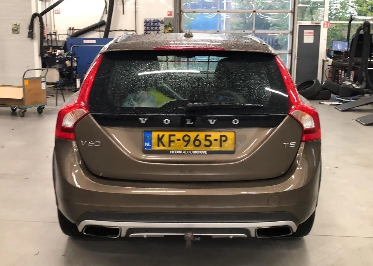 Volvo V60 Cross Country 2.0 T5 Summum | VAN 1e EIGENAAR | Brun - 2