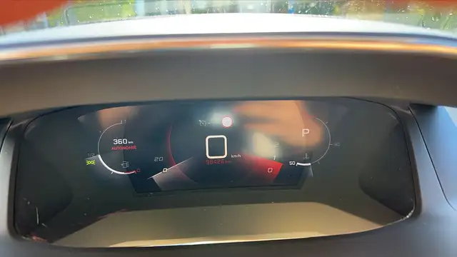 Peugeot 2008 view 12