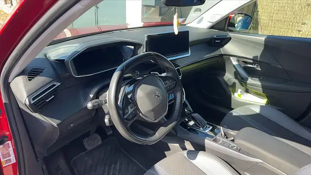 Peugeot 2008 view 8