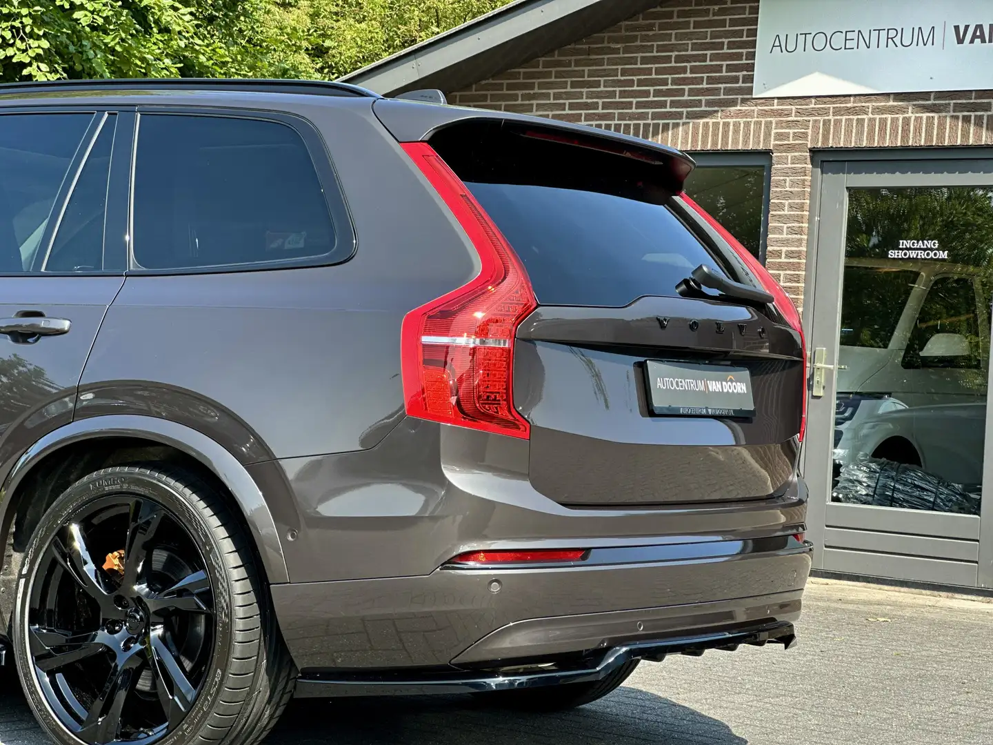 Volvo XC90 2.0 T8 Recharge | AWD | Dark Label | Panoramadak | Grijs - 2