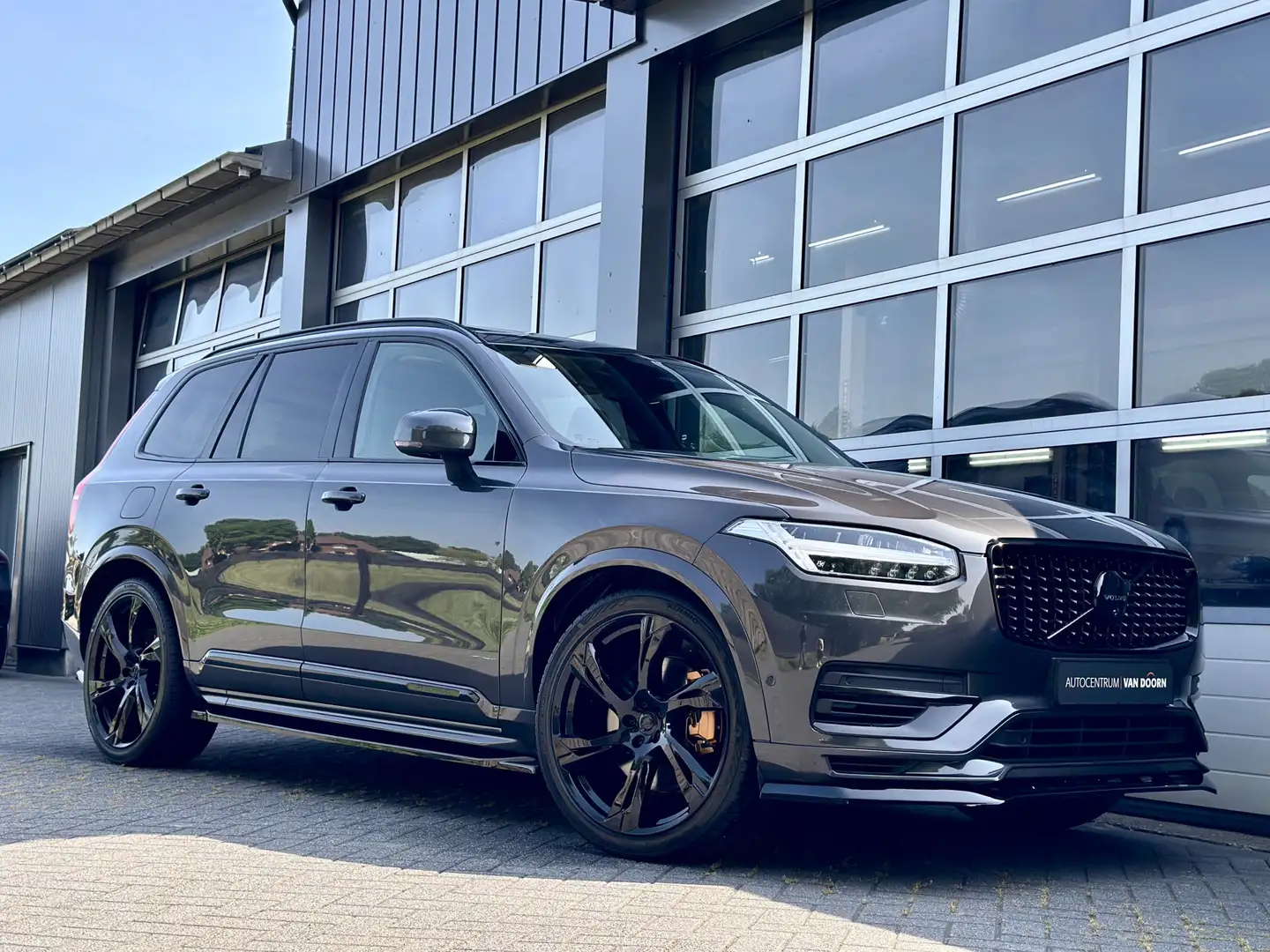 Volvo XC90 2.0 T8 Recharge | AWD | Dark Label | Panoramadak | Grijs - 1