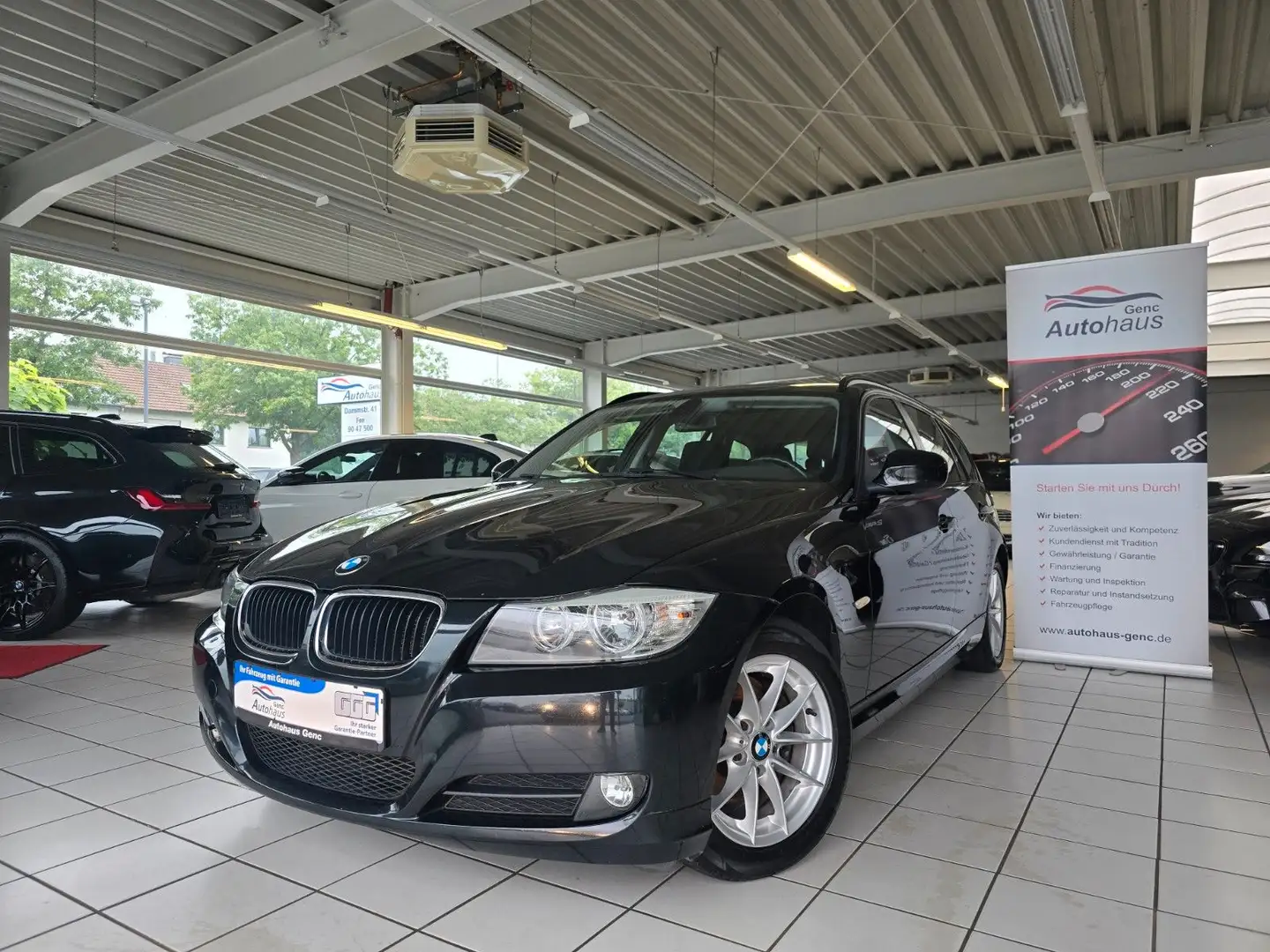 BMW 320 i Touring Panorama Glasdach Sitzheizung Schwarz - 1