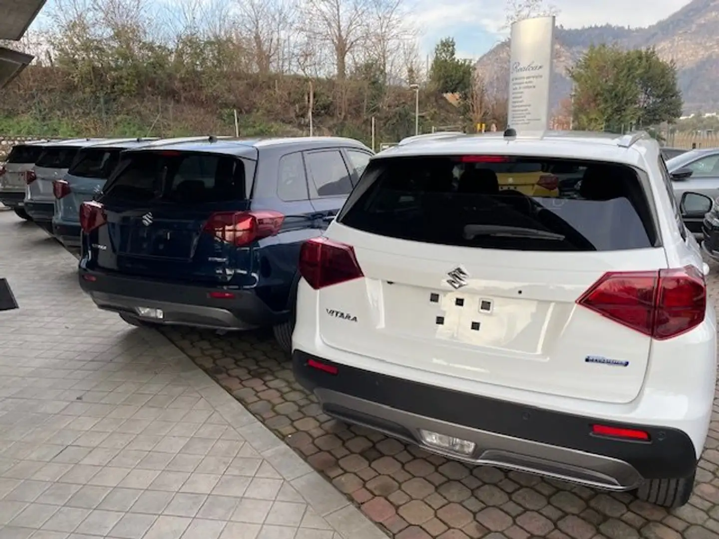 Suzuki Vitara 1.4 Hybrid  Allgrip 4WD Cool/Top Neopatentati Bianco - 2