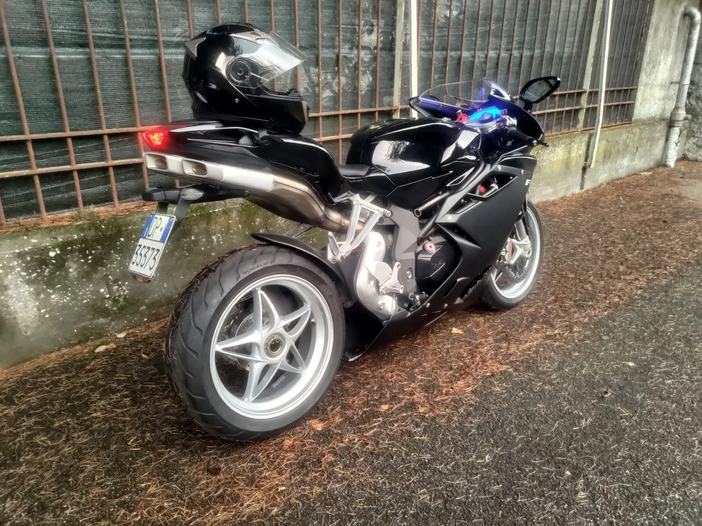 MV Agusta F4 1000 r 1+1 Czarny - 2