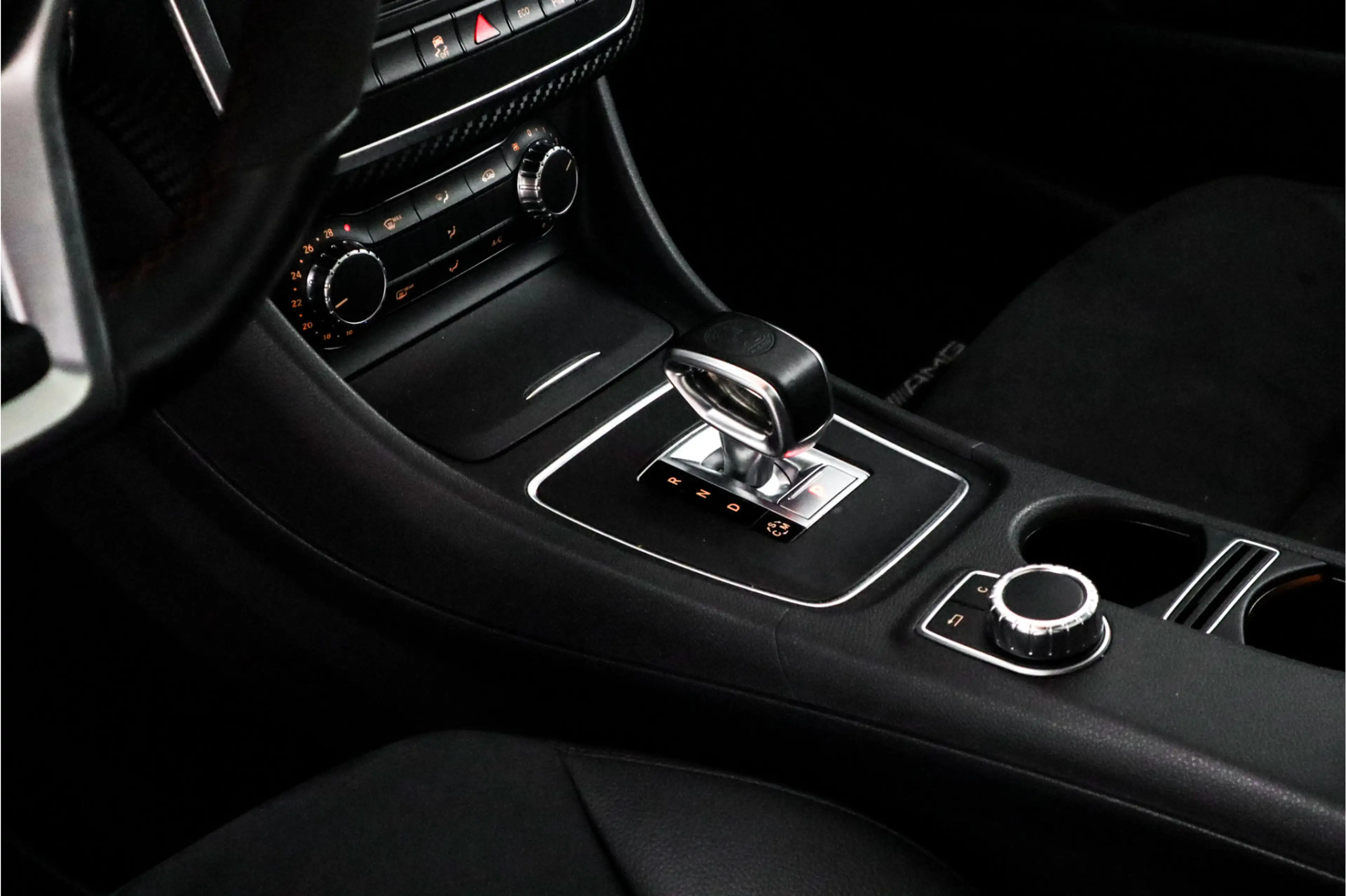 Mercedes-Benz A 45 AMG 4MATIC - Camera, Harman/Kardon, Navigatie, — photo 9