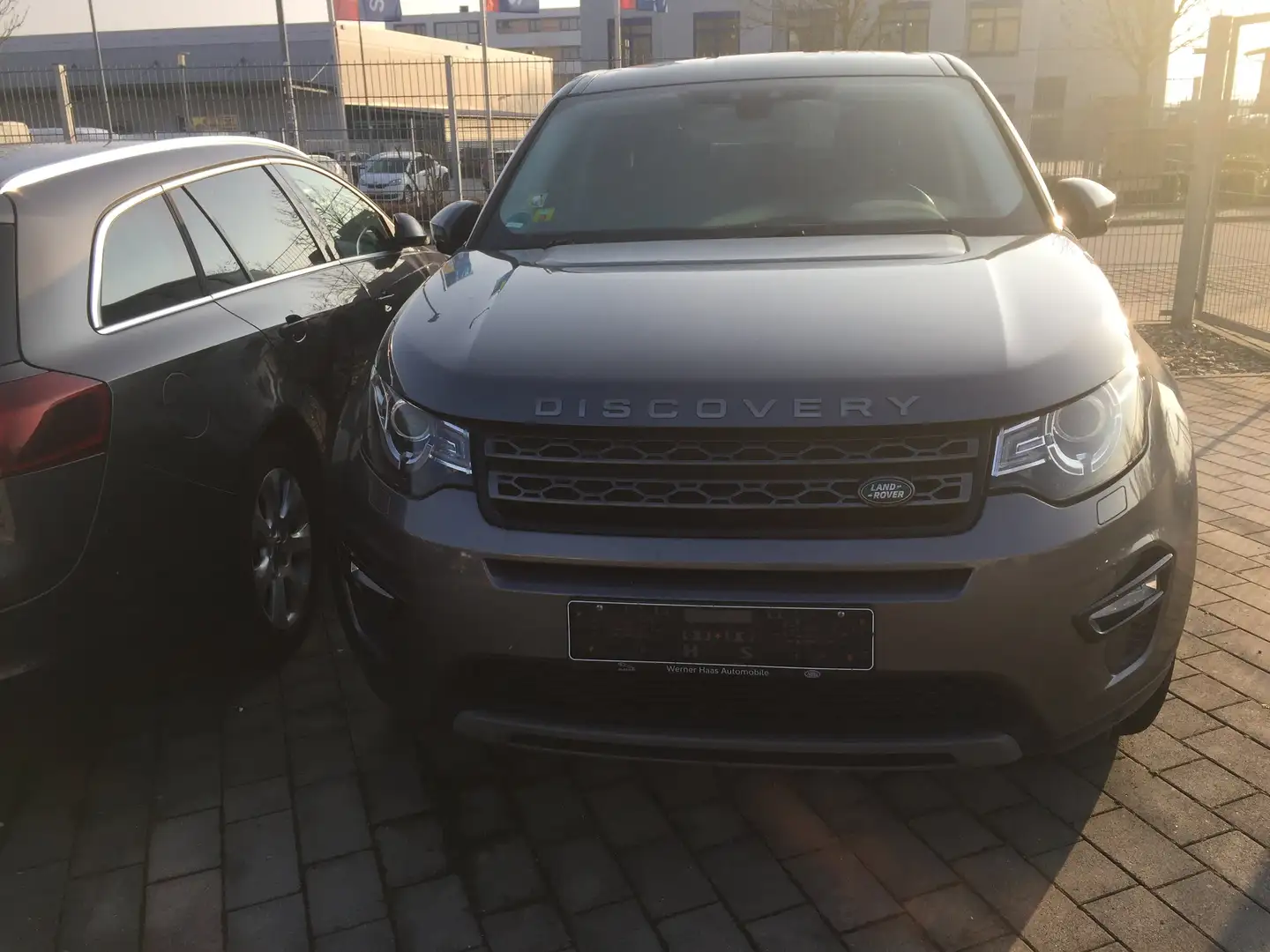 Land Rover Discovery Sport TD4 Aut. HSE Luxury Gris - 2