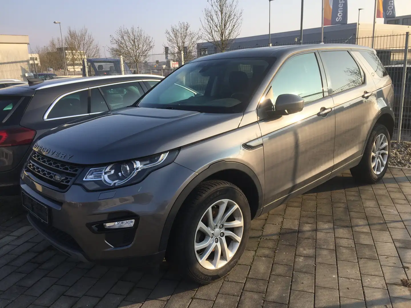 Land Rover Discovery Sport TD4 Aut. HSE Luxury Gris - 1