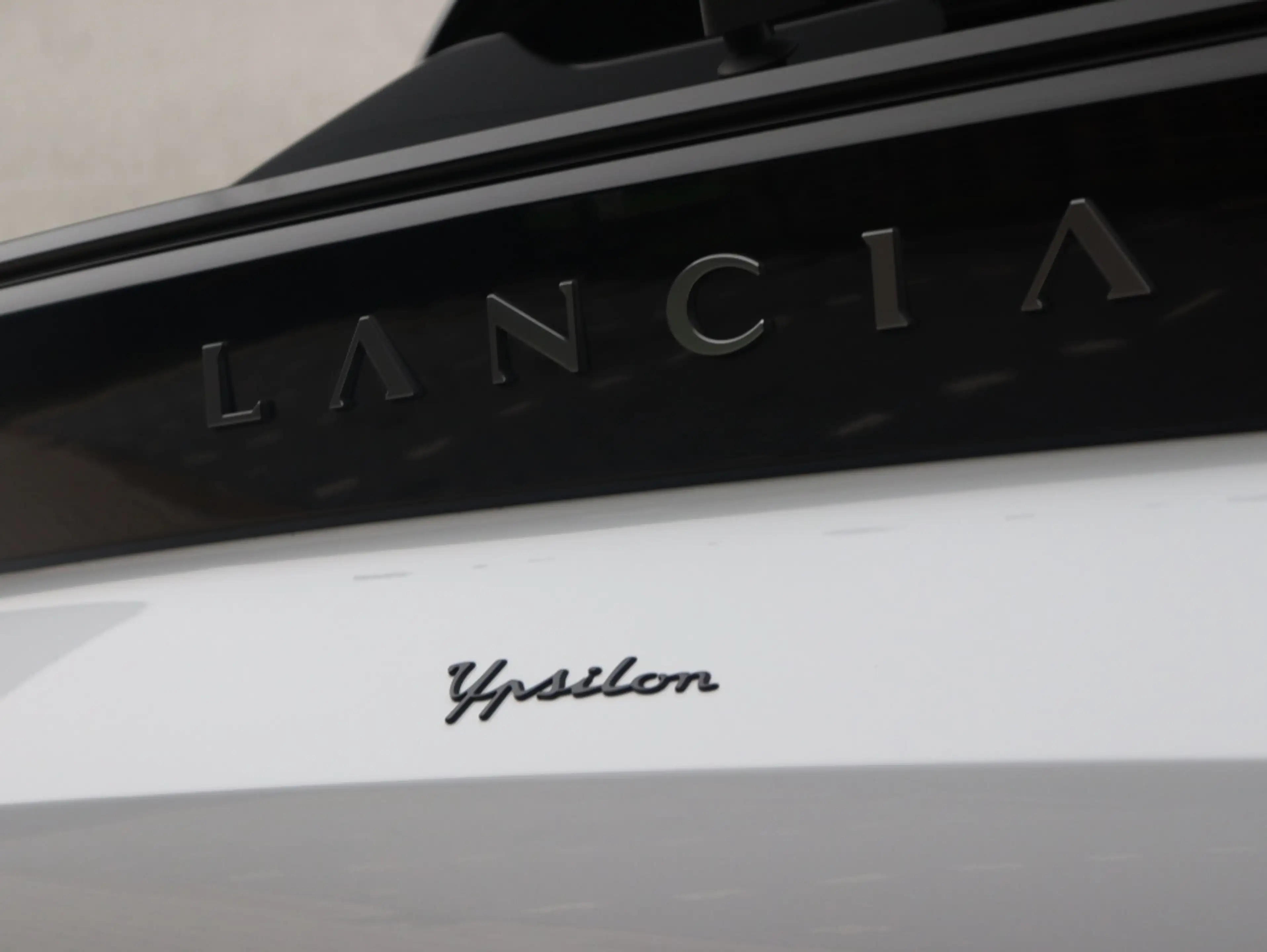 Lancia Ypsilon 1.2T Hybride HF Line | Sala | Tech pack | Navi | — photo 12