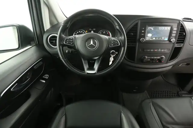 Mercedes-Benz Vito view 2