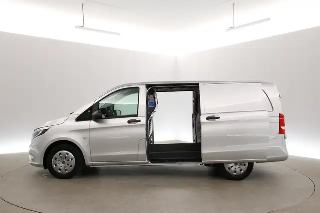 Mercedes-Benz Vito view 4