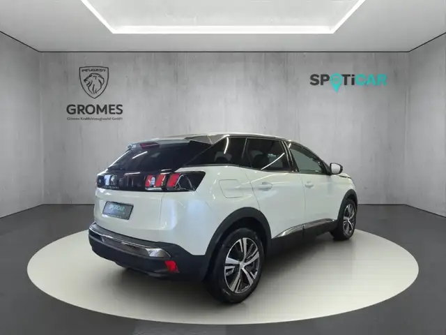 Peugeot 3008 view 3