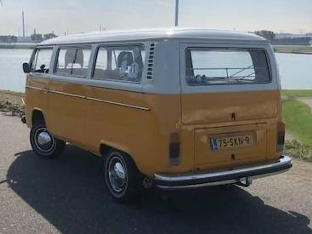 Volkswagen T2 9 persoons, foto 1