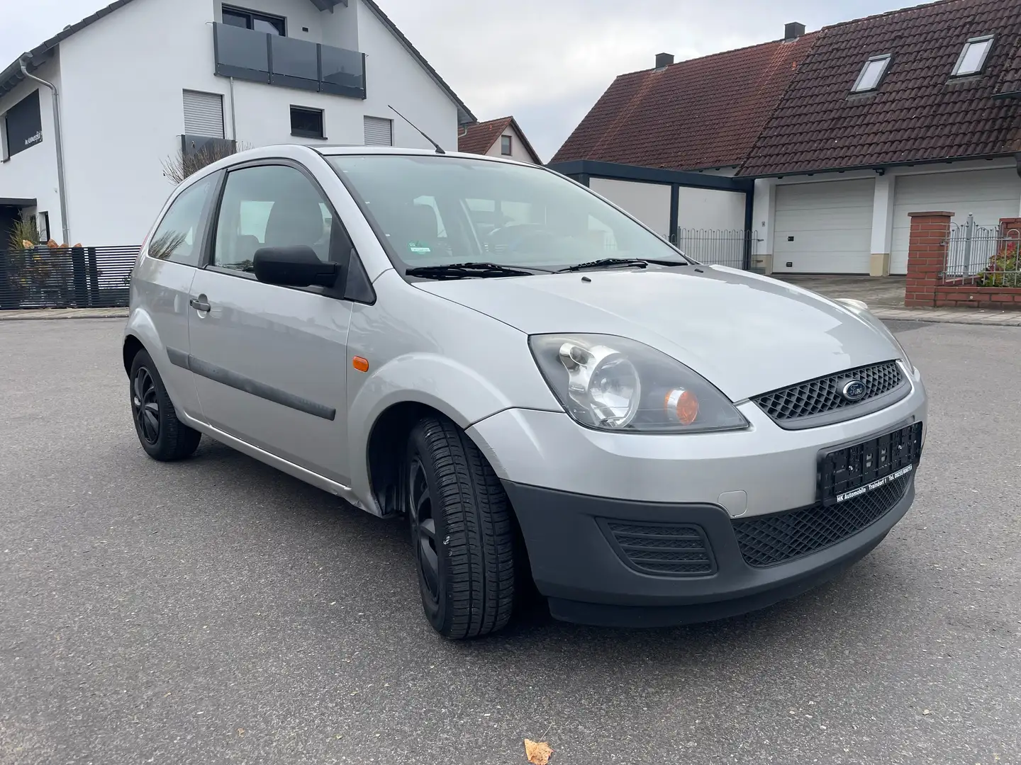Ford Fiesta 1.3 KLIMA+TÜV NEU 11/2027 Silber - 2