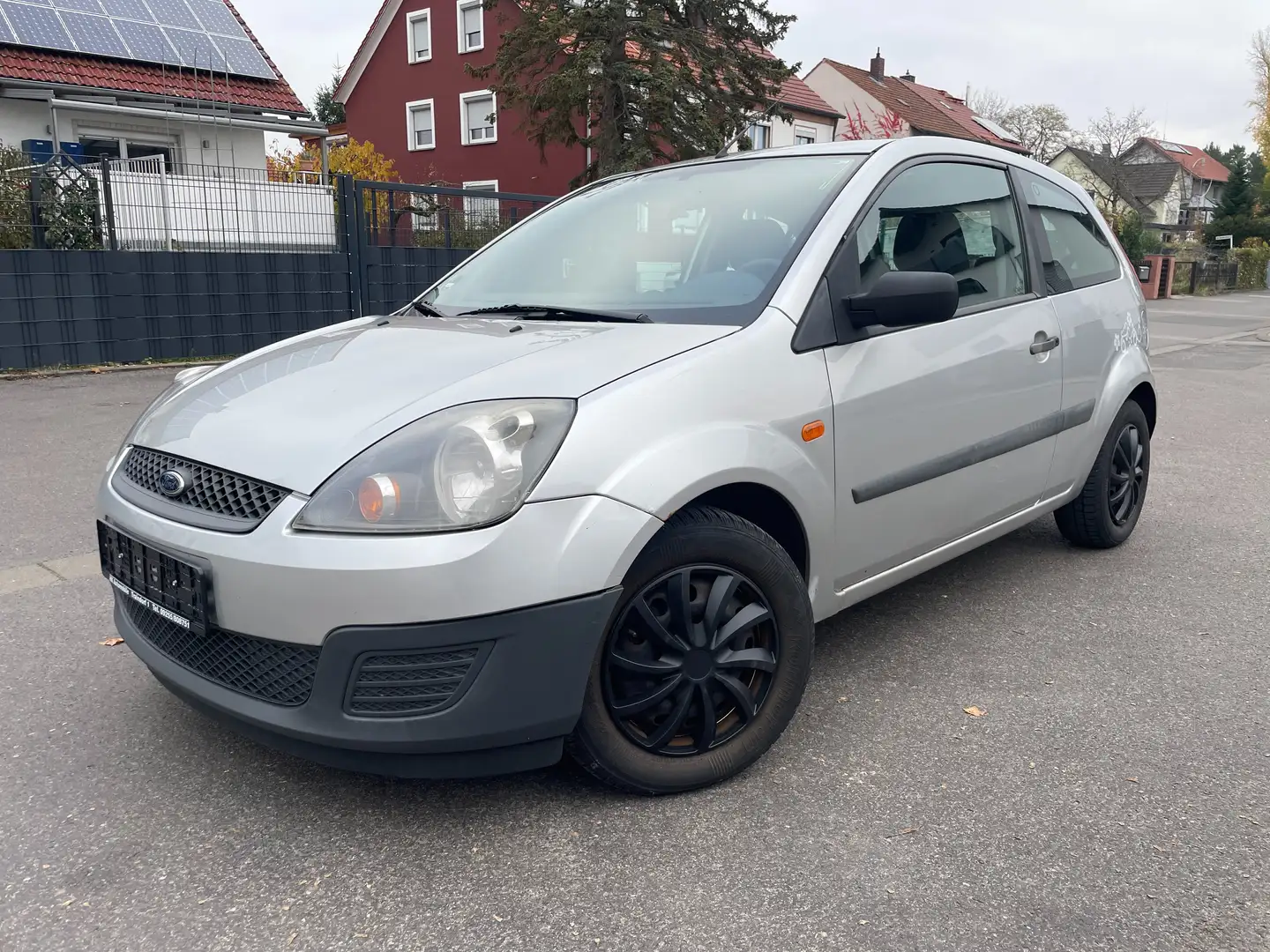Ford Fiesta 1.3 KLIMA+TÜV NEU 11/2027 Silber - 1