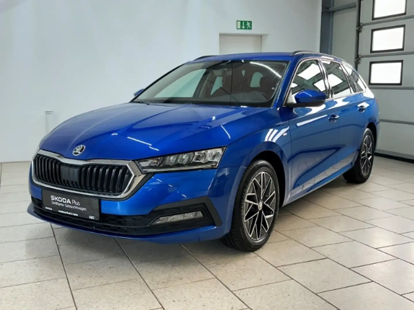 Skoda Octavia Combi 2.0 TDI DSG Clever Navi AHK Keyless PDCv+h Azul - 2