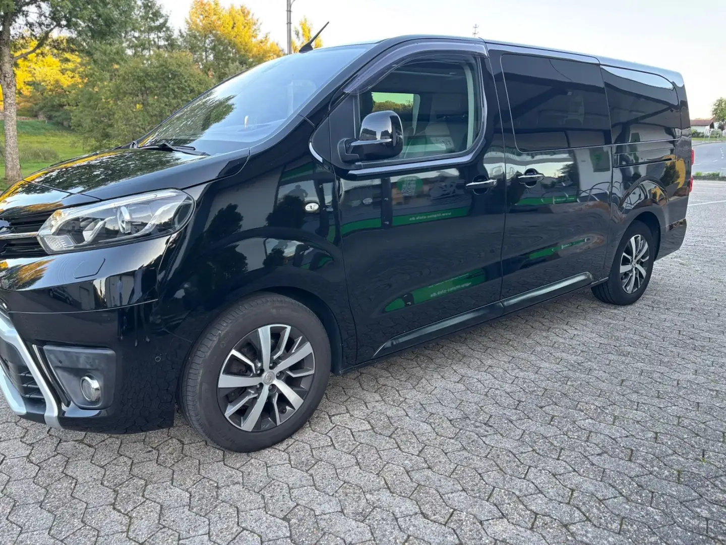 Toyota Proace Verso L2 Executive*PANO*BI XENON*8 SITZER Negro - 2