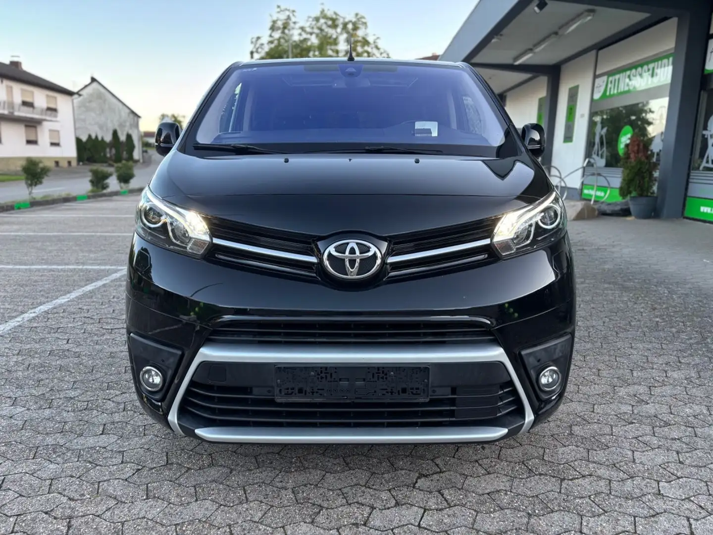 Toyota Proace Verso L2 Executive*PANO*BI XENON*8 SITZER Negro - 1