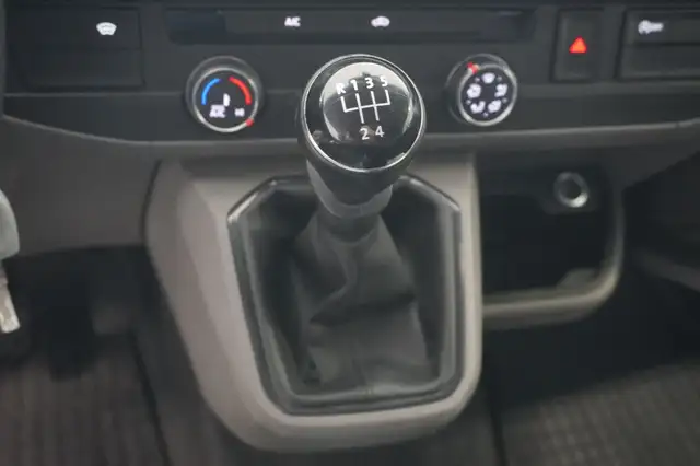 Volkswagen Transporter view 15