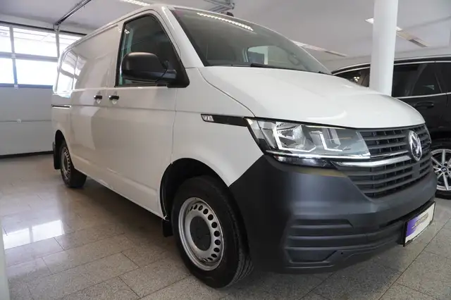 Volkswagen Transporter view 3