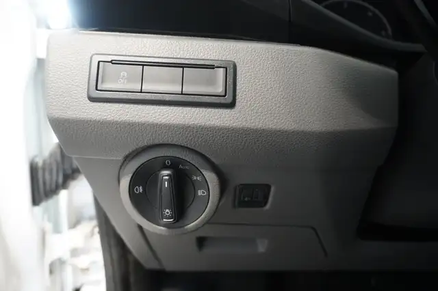 Volkswagen Transporter view 12
