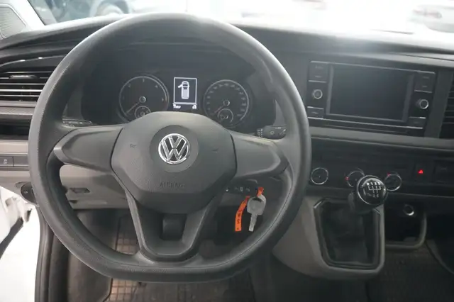 Volkswagen Transporter view 11