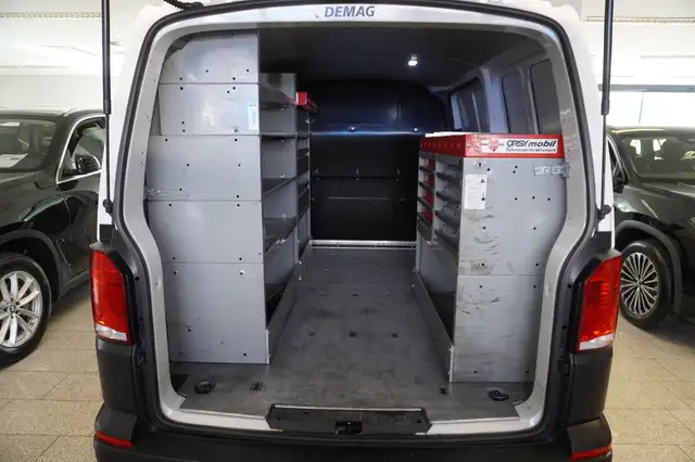 Volkswagen Transporter view 10