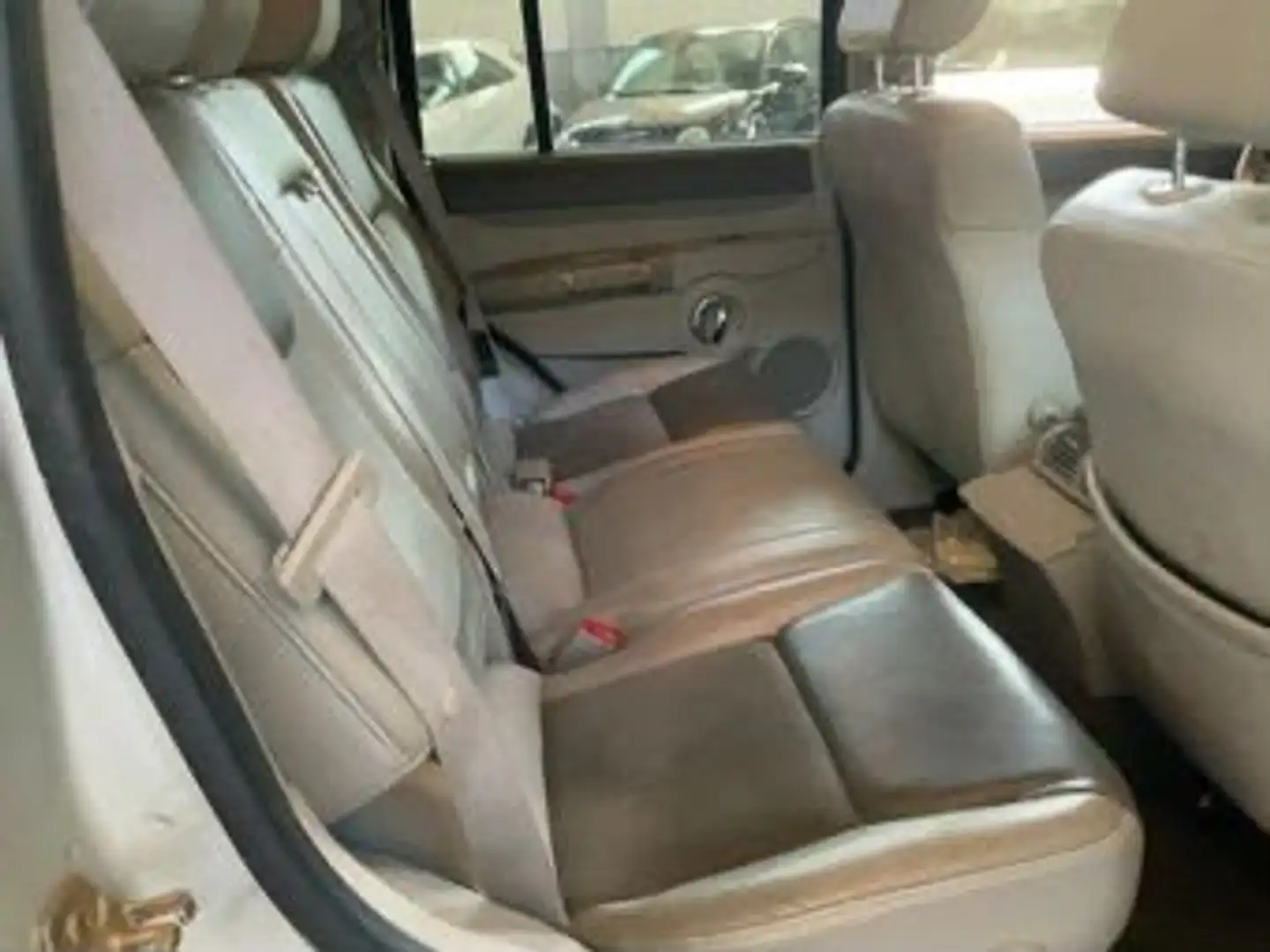 Jeep Commander 3.0CRD Overland Aut. Beige - 2