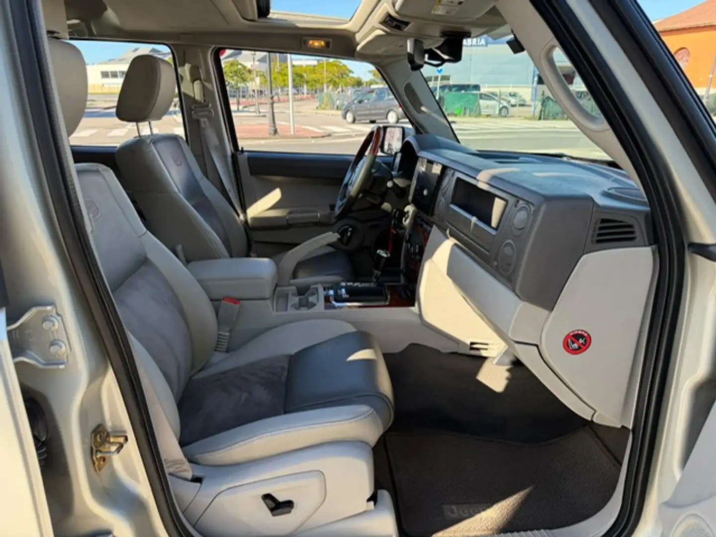 Jeep Commander 3.0CRD Overland Aut. Beige - 2