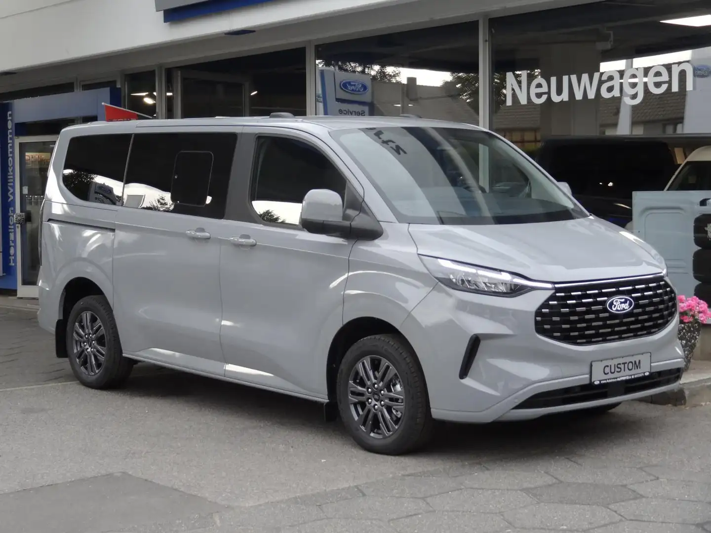 Ford Tourneo Custom L1 Titanium AUT AHK LED RFK SHZ Gris - 2
