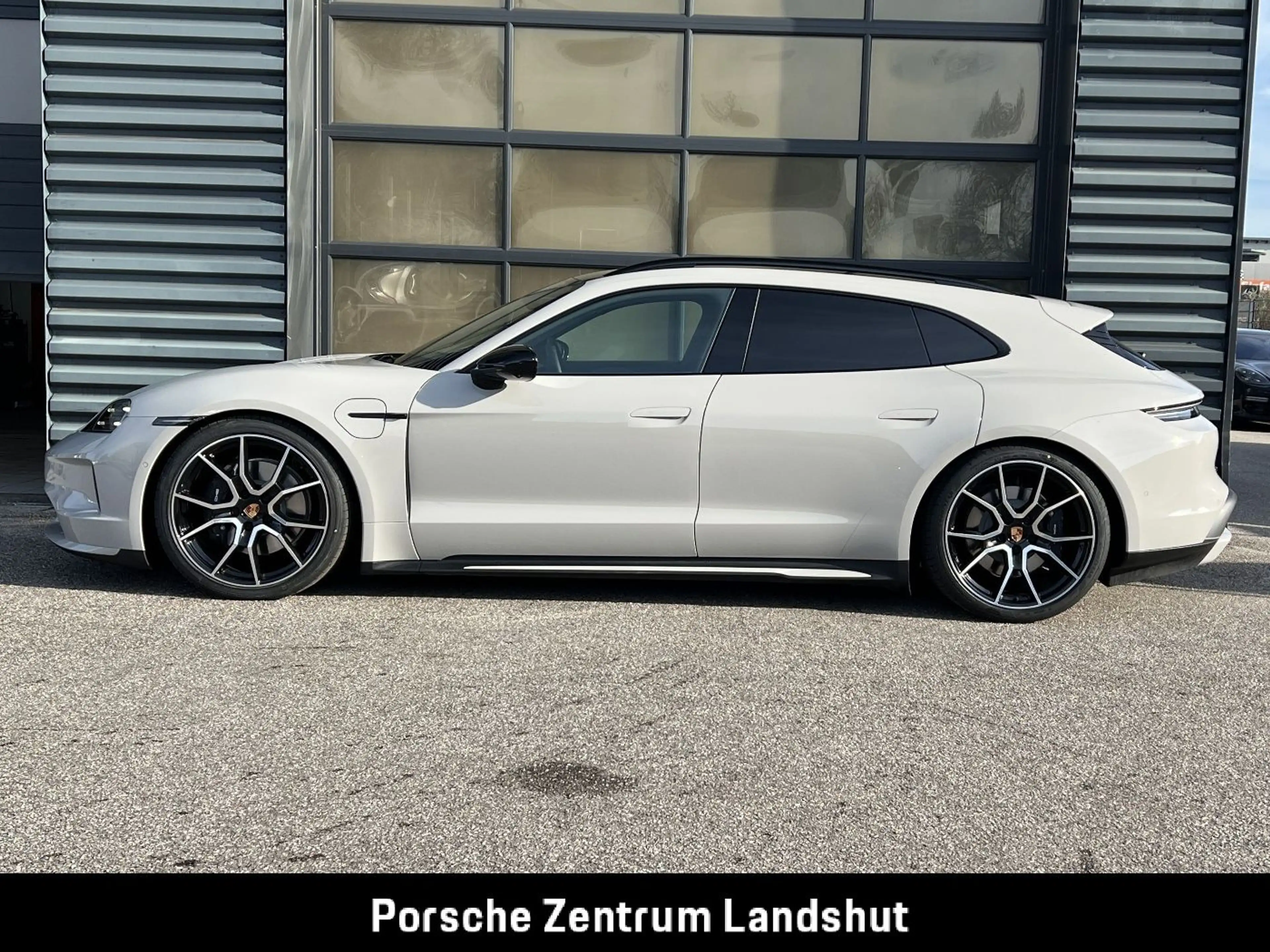Porsche Taycan Sport Turismo Black Edition | Panorama | — photo 3