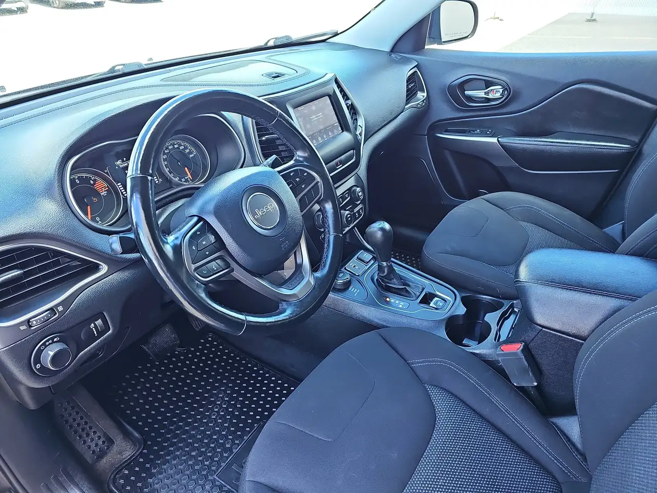 Jeep Cherokee photo Jeep Cherokee