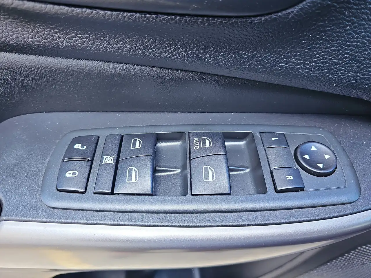 Jeep Cherokee photo Jeep Cherokee