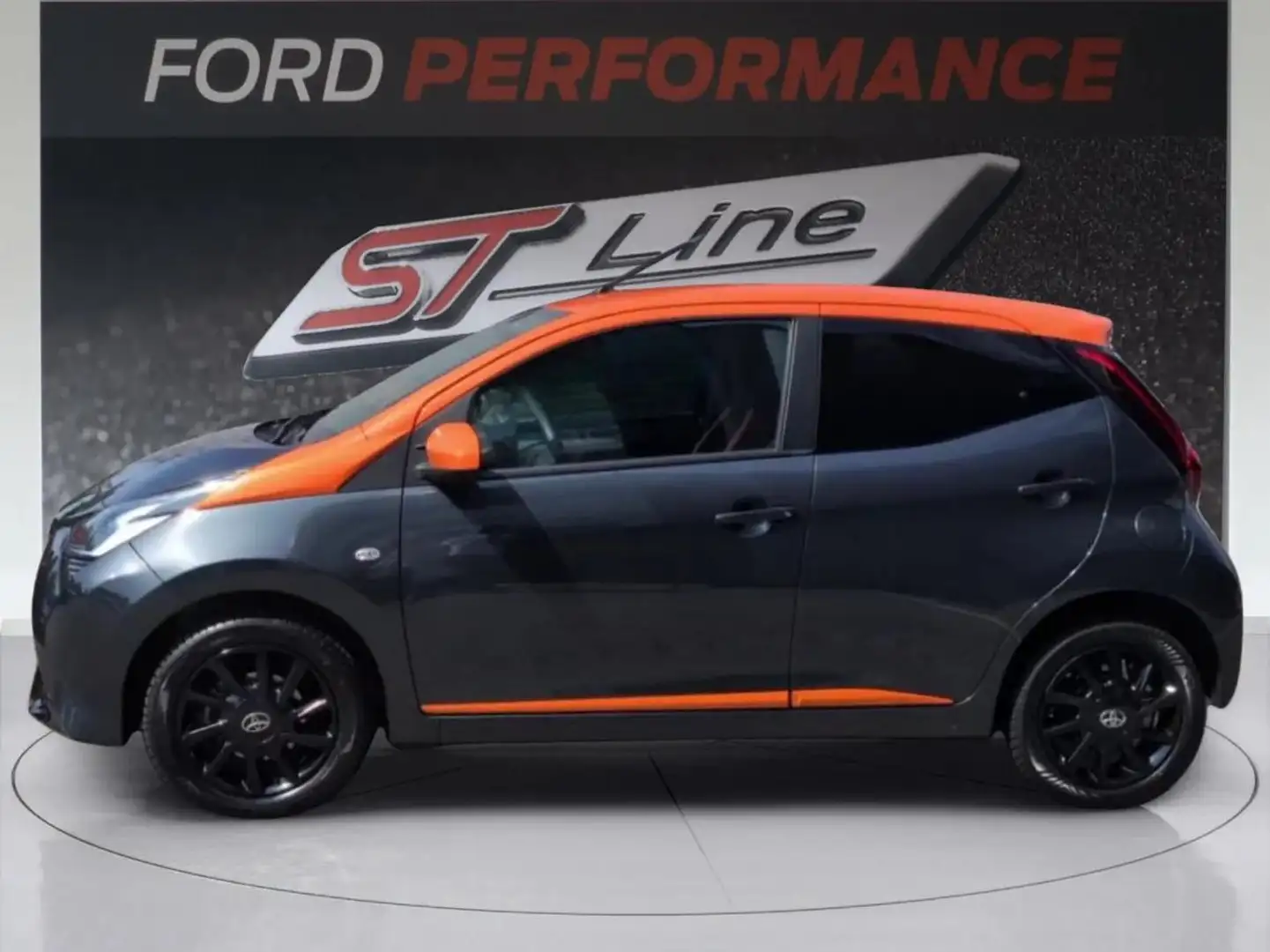 Toyota Aygo 1.0 VVT-i TeamNL | SPECIALE EDITIE | AIRCO | NAVIG Gris - 2