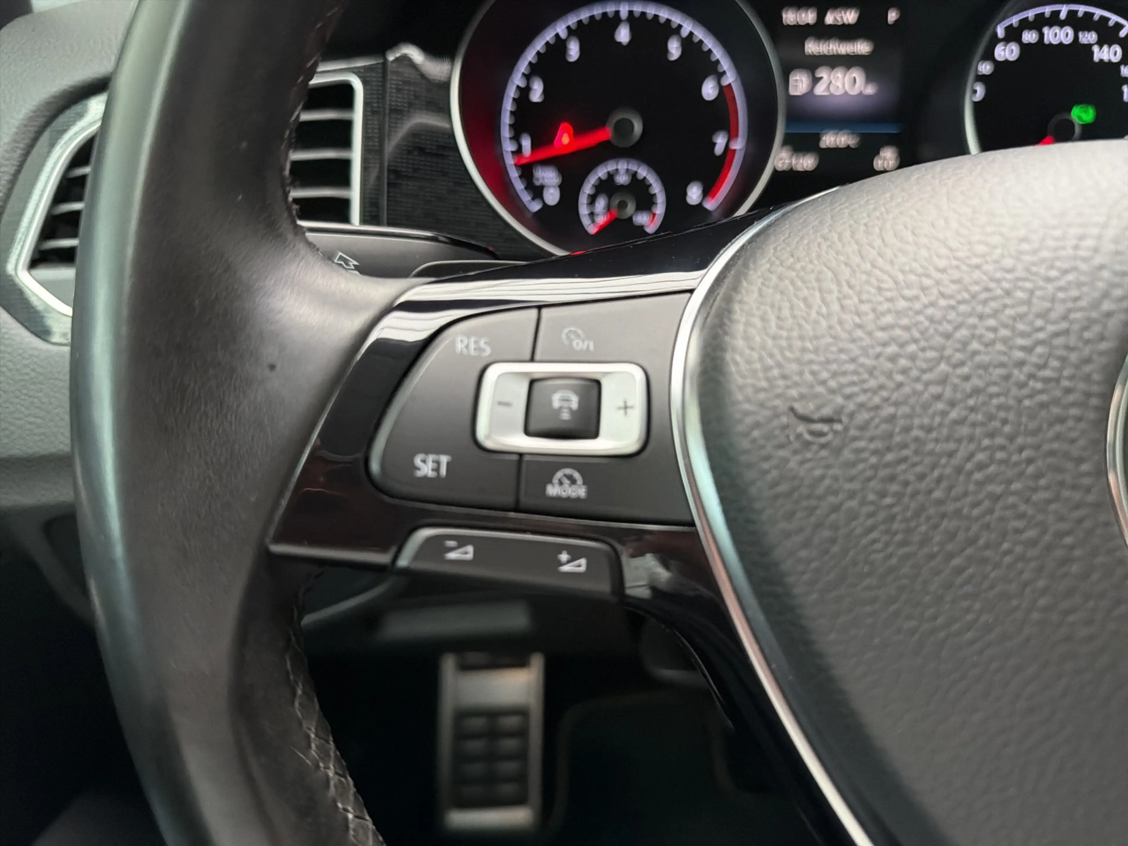 Volkswagen Golf Sportsvan 1.4 DSG Sound XENON*NAVI*AHK — photo 14